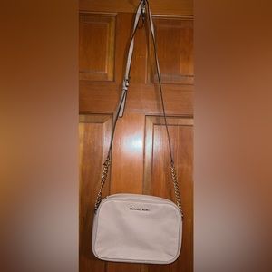 Michael Kors Crossbody Purse. Blush Pink w/ Gold Zipper & Chain Accent.